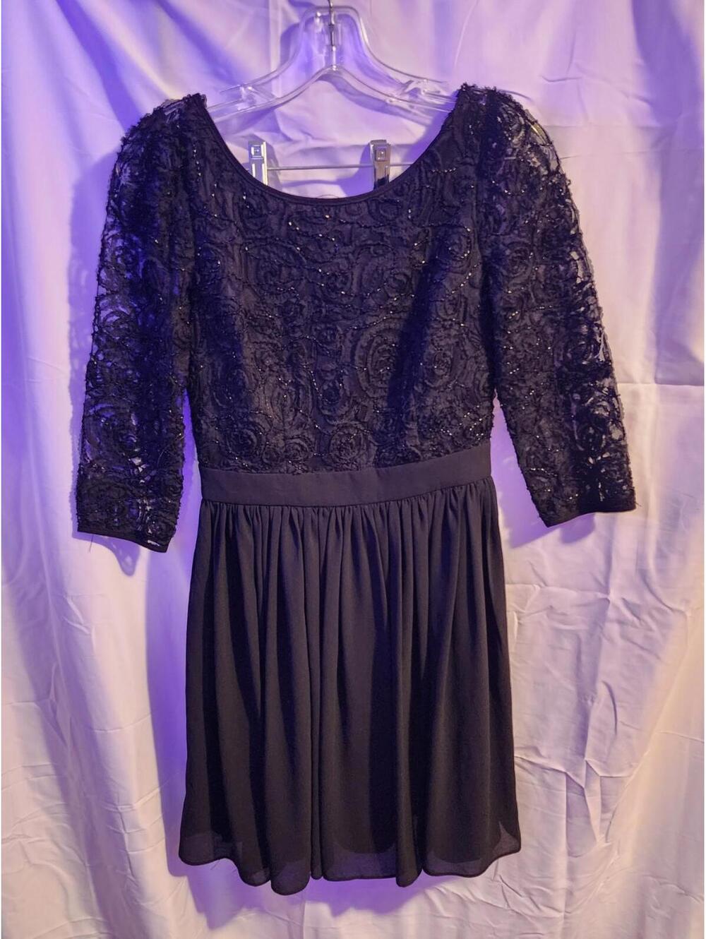 NWT Minuet Black Lace Midi Dress with Sequins. Party Dress Size Small. New